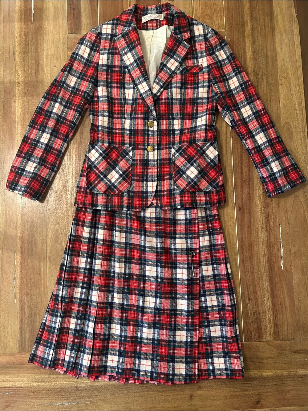 Vintage Tartan plaid Young Pendleton 100% wool skirt blazer set.